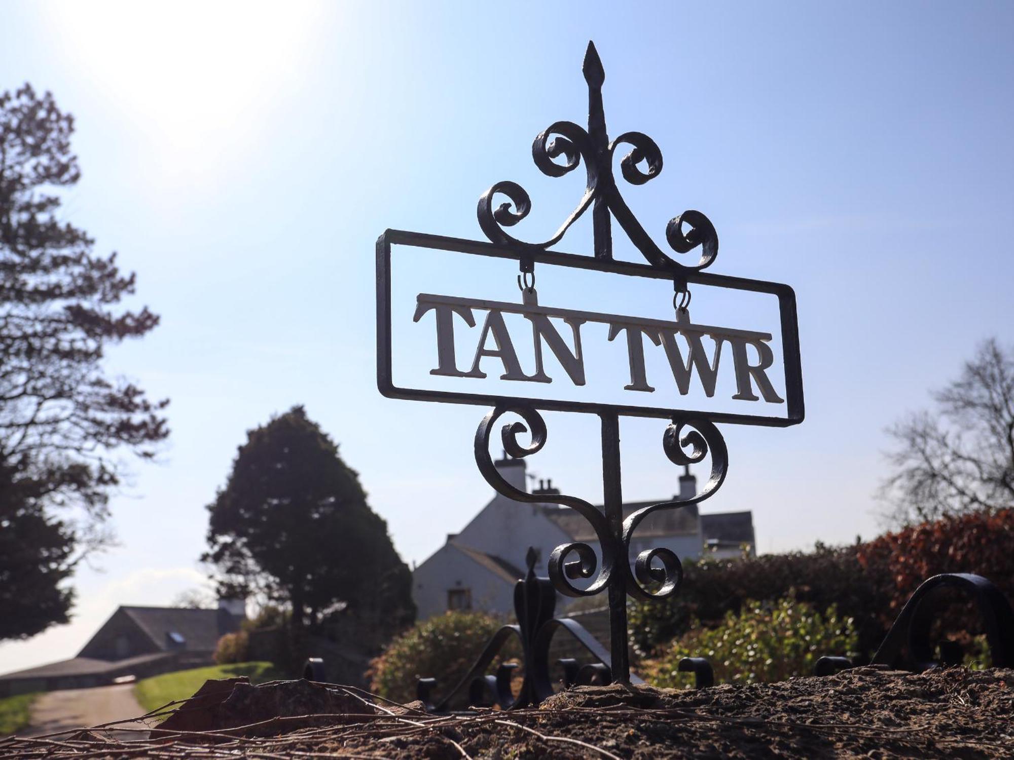 Tan Twr Farm Cottage Dwyran Экстерьер фото